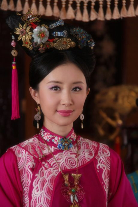 宫锁珠帘
舒畅 饰 海棠/牡丹