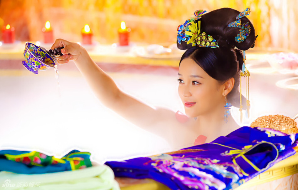 宫锁珠帘
袁姗姗 饰 钮祜禄·怜儿