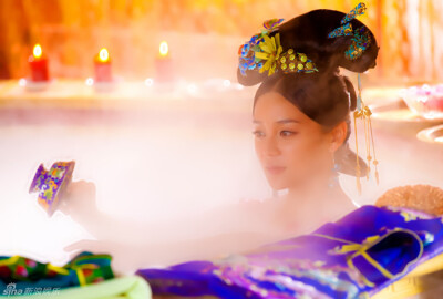 宫锁珠帘
袁姗姗 饰 钮祜禄·怜儿