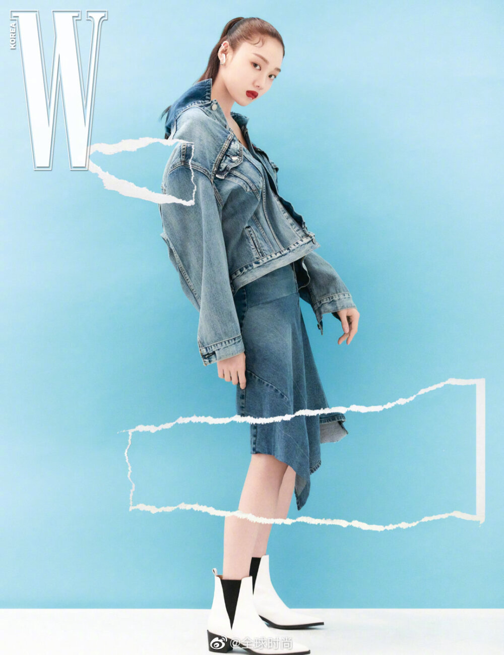 #李圣经# &amp;《W Korea》四月刊，依旧是最近流行的环保主题大片，丹宁系列造型活力满满～（欧尼的红唇妆是反过来画的你发现了没？）