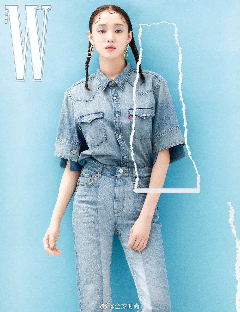 #李圣经# &amp;《W Korea》四月刊，依旧是最近流行的环保主题大片，丹宁系列造型活力满满～（欧尼的红唇妆是反过来画的你发现了没？）