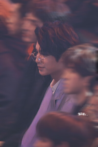 来咯来咯 戴眼镜的昊哥