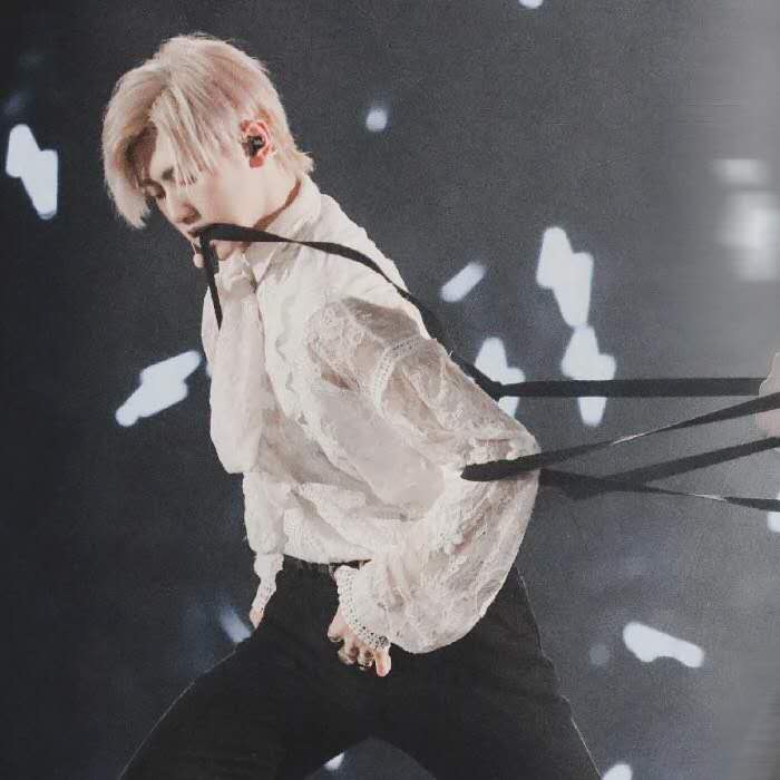 何焉悦色闺蜜头像