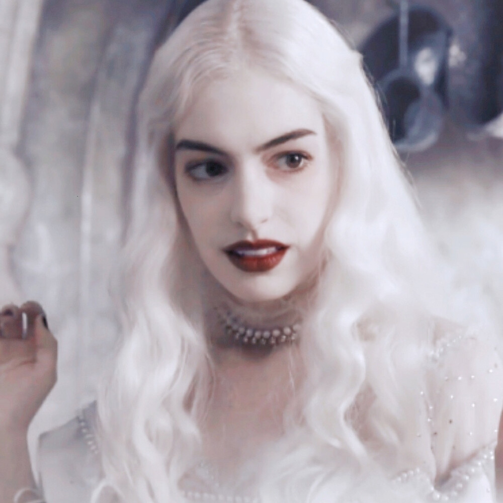 你们是不是很喜欢白皇后？？我所到之处均是她的可二改 原截：沈虞彻