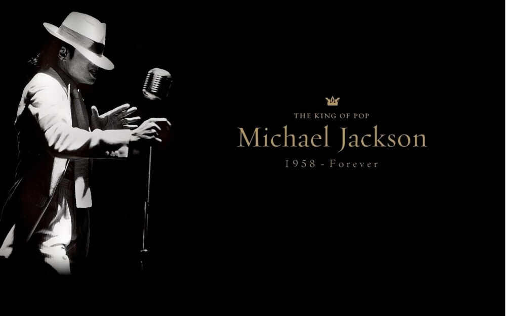 MJ/迈克尔·杰克逊（Michael Jackson，1958年8月29日～2009年6月25日）。出生于美国印第安纳州加里市，美国流行乐男演唱家、词曲创作人、音乐家、舞蹈家、慈善家、人道主义者、和平主义者、慈善机构创办人。
孩子般灵魂的你，是我的信仰！