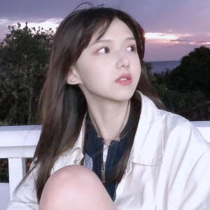 温柔文案：
1.风很温柔 水很清澈 花很鲜艳 你很特别 我很喜欢
2.我在等一个男孩喝的醉醺醺满眼泪水扑进我的怀里说没有你我真的不行
3.多庆幸你是我领略万物后仅存的心动
4.外面风雨交加公主殿下我们来接你回家
5.愿你如书，抵御流年荒芜
6.阴凉的树下，你悄悄述说着未来
7.重蹈覆辙是选择，失而复得才是恩赐
8.傻子才争吵啊  女孩子嘛你让她赢你就赢啦.
9.希望你遇到人的也可以小心翼翼把温柔都给你
10.希望我的名字是他拒绝其他女孩子的理由
11.你眼中倒映的星河浪漫 是我不曾见过的世外桃源。
12.“后来我终于知道，心头的白月光照不见心里的朱砂痣”
13.“但愿日子清净抬头遇见的满是柔情”
14.我会有一丝丝期待 期待会不会出现在你的文案里
15.春天温柔了九州山河 而我来温柔你的春天
16.你尽管向前 我永远跟随
18.一个人真正开心的时候，笑容是会发光的
         二传注明战妍，礼貌拿图，礼貌拿句