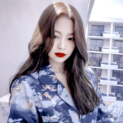 Jennie?宋怿
他是我最喜欢的男孩
给我甜甜的草莓牛奶也不换