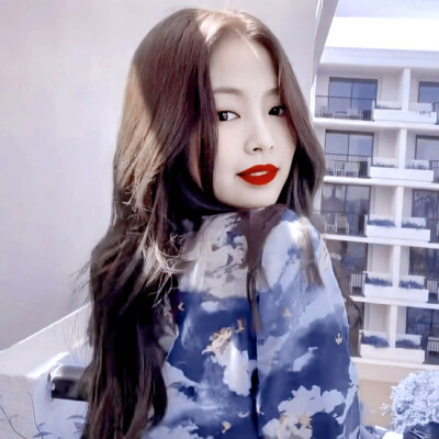 Jennie?宋怿
他是我最喜欢的男孩
给我甜甜的草莓牛奶也不换