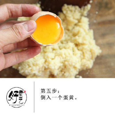 小米饼一款超级好吃的小零食，轻轻咬上一口，嘎嘣嘎嘣脆，粗粮也可以变得这么有滋有味！食材：小米50克、面粉50克、玉米油20克、白糖20克、鸡蛋1个1.小米冲洗干净后浸泡2个小时2.小米浸泡好后放入适量水，像煮粥那样…