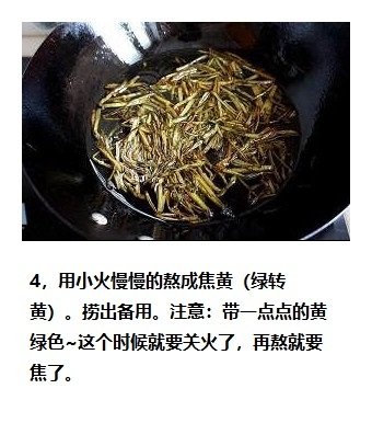 【葱油拌面做法】一道家常面食。面条韧劲又滑爽，做法简单，材料不复杂，容易制作。只需小葱和面条，及些许配料即可完成。