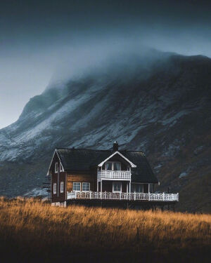 孤独的小房子。ins：kuhrmarvin