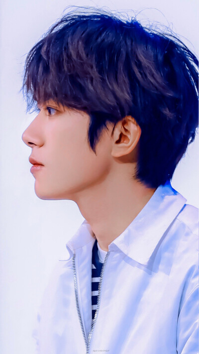 ☾易烊千玺
"我去宇宙了，回来摘星星给你。"
cr. 赤板栗子