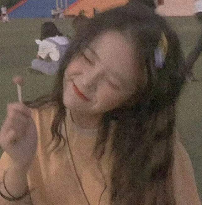 遇到一个满眼都是你的女孩不懂得珍惜
你说你该不该死