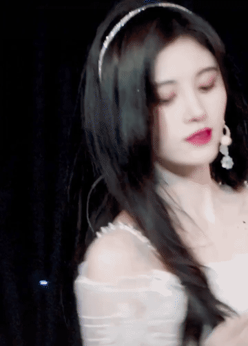 美美哒鞠婧祎（不太会剪动图）