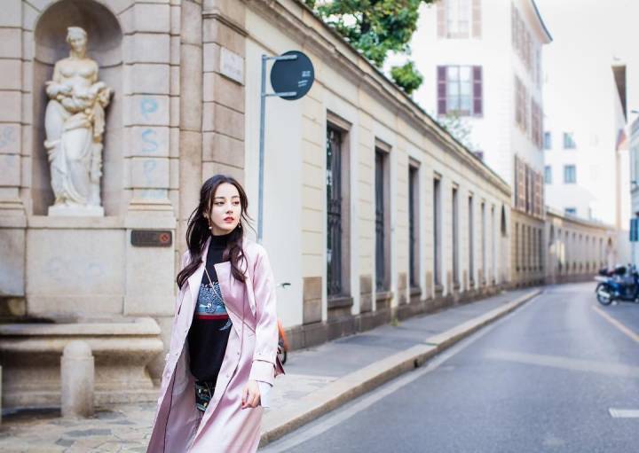 迪丽热巴/头像/壁纸/背景图
抱图请评论dd。
我是靓妹语忆。