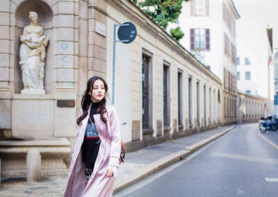 迪丽热巴/头像/壁纸/背景图
抱图请评论dd。
我是靓妹语忆。