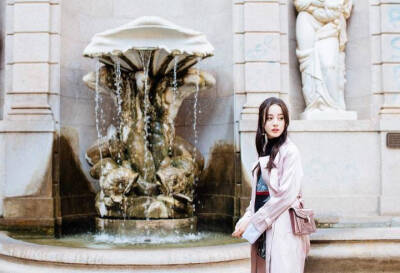 迪丽热巴/头像/壁纸/背景图
抱图请评论dd。
我是靓妹语忆。