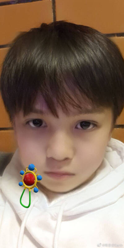 小地球简直不要太可爱好不好，真的是一只小腰精啊
japhachara在《待到重逢时》的造型太帅了，完全在我的审美点上哈哈，剧外也超级帅啊