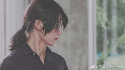 小地球简直不要太可爱好不好，真的是一只小腰精啊
japhachara在《待到重逢时》的造型太帅了，完全在我的审美点上哈哈，剧外也超级帅啊