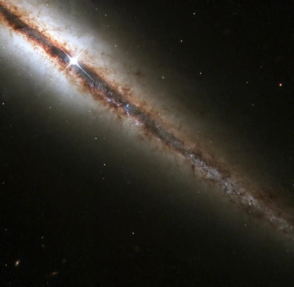 你生日当天的宇宙
1月25日 图源NASA
哈勃望远镜
2000年1月25号的Galaxy NGC 4013