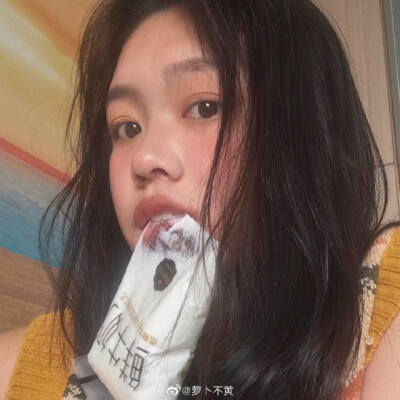 可爱女生头像
宝藏小姐姐☆ wb：萝卜不黄