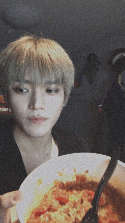 李泰容壁纸/自制/抱图dd