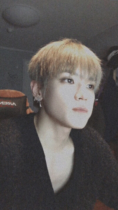 李泰容壁纸/自制/抱图dd