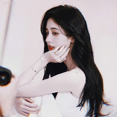 “白”
鞠婧祎 ©®顾笙恩