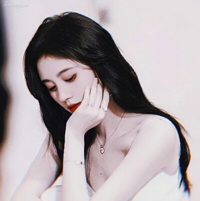 “白”
鞠婧祎 ©®顾笙恩