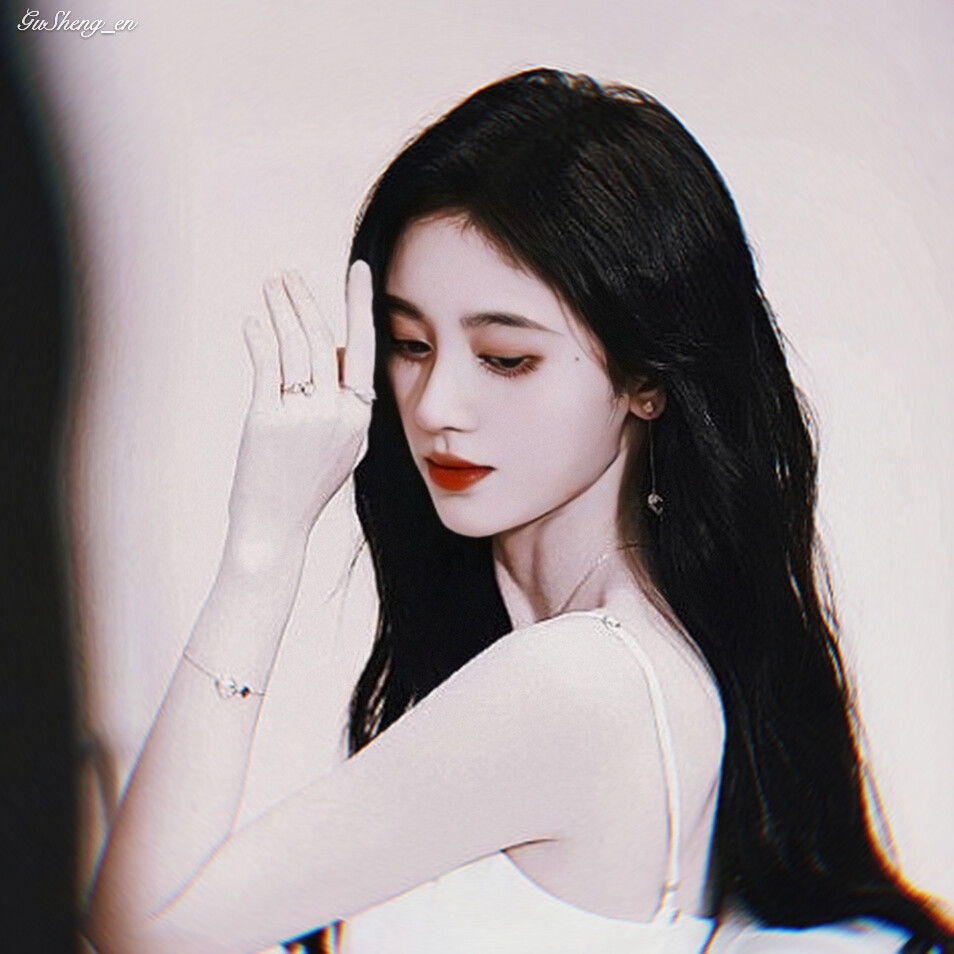 “白”
鞠婧祎 ©®顾笙恩