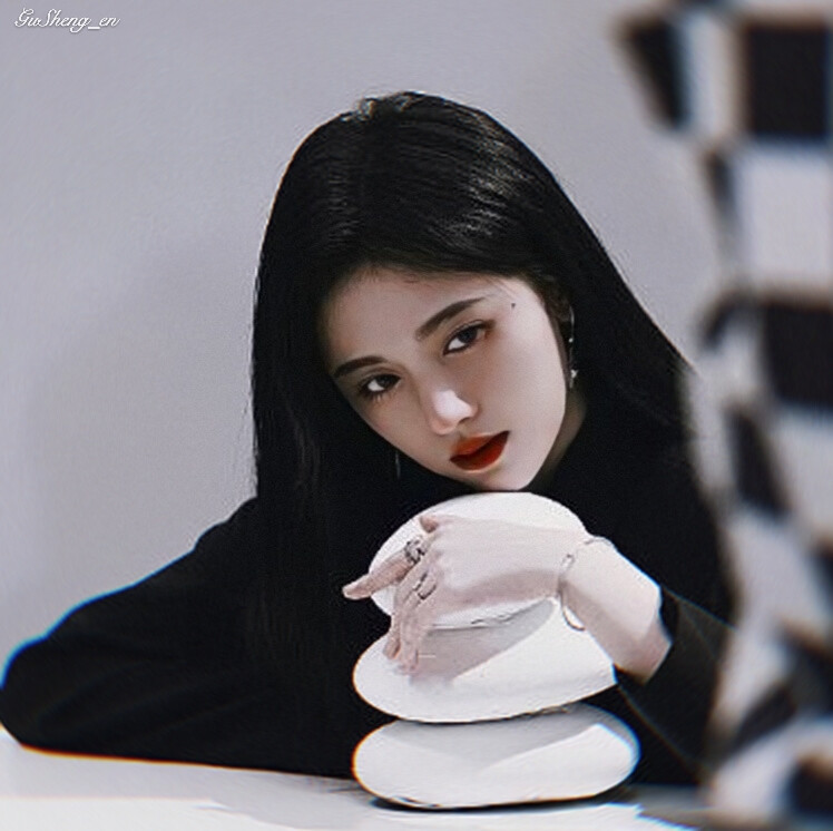 “黑”
鞠婧祎 ©®顾笙恩