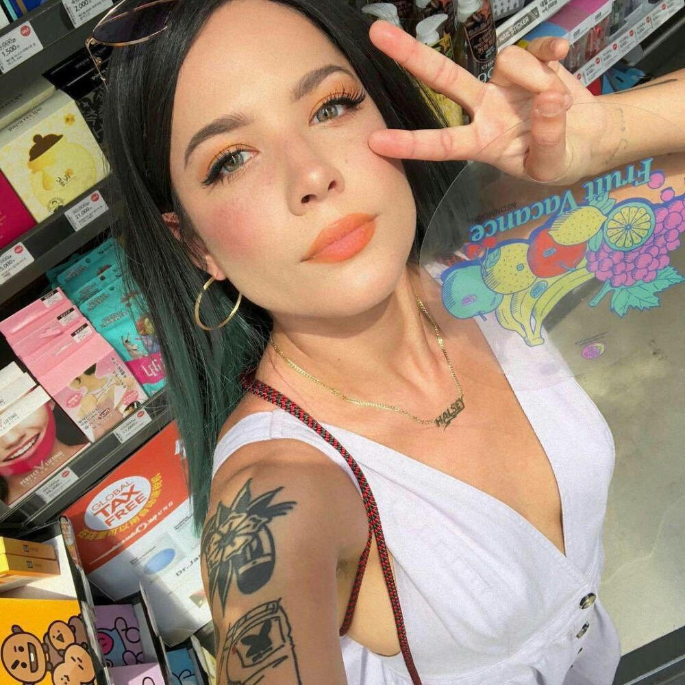 Halsey，cr微博侵删