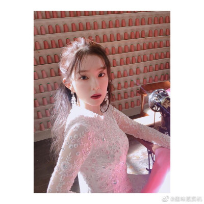 red velvet Irene
via weibo 