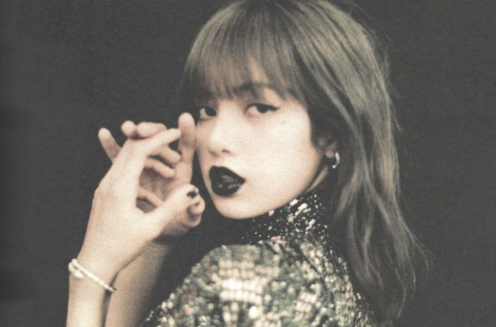 BLACKPINK Lisa 影集扫图 图源blackpink吧 转载请注明出处