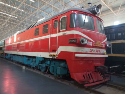 东风DF7D型3001号内燃机车（此机车参照了北京型内燃机车而设计的一款车型）