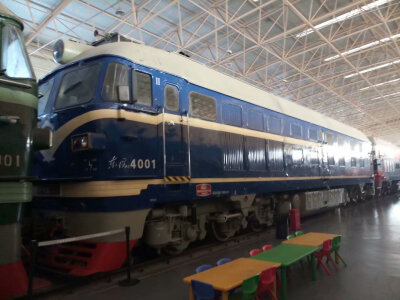 东风DF4型4001号内燃机车（现封存于北京铁道博物馆）