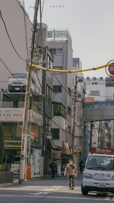 東京平日故事 ?
：飞天发光小酥肉