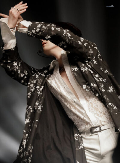 像一朵花一样piu亮～