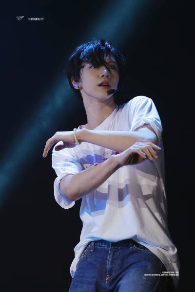 像一朵花一样piu亮～