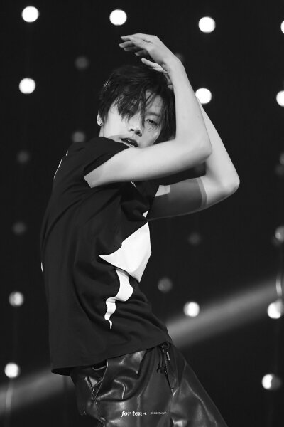 像一朵花一样piu亮～