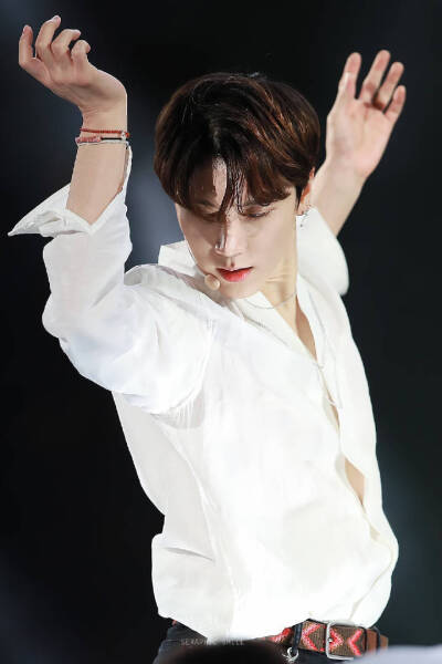 像一朵花一样piu亮～