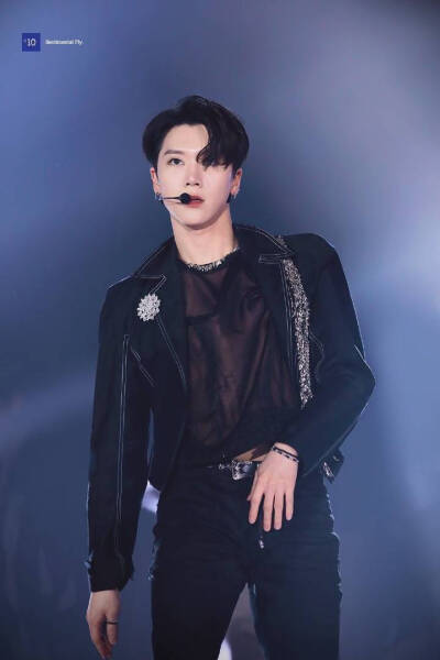 像一朵花一样piu亮～