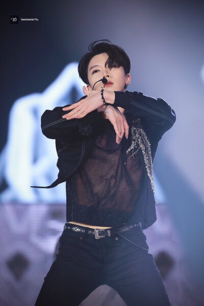 像一朵花一样piu亮～