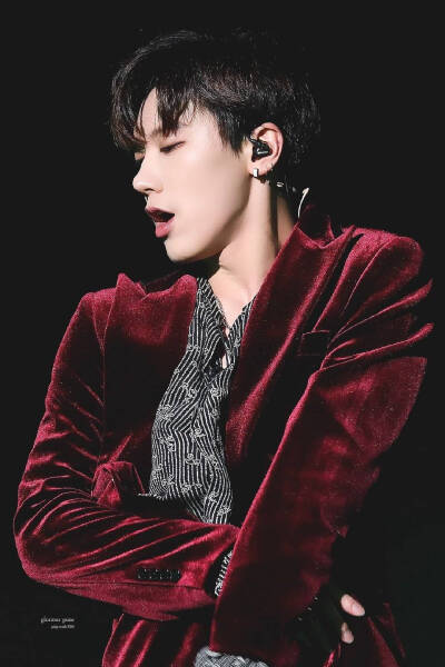 像一朵花一样piu亮～