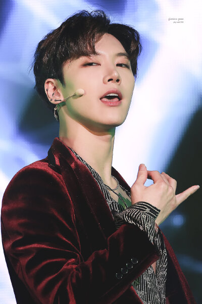 像一朵花一样piu亮～