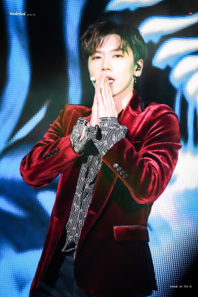 像一朵花一样piu亮～