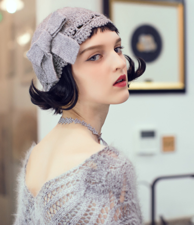 提起笔刻画那两三划
是为了能够封存你的模样