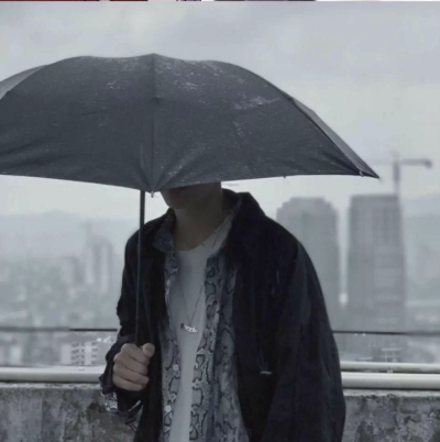 雨伞男生头像
