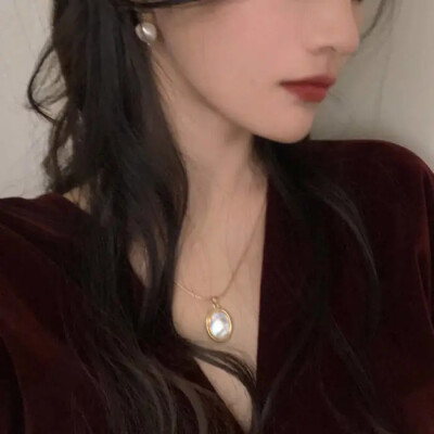 头像|第十四期|女生头像|部位
用时间和心看人而不是
眼睛和那些闲言碎语
你的每一个赞我都认真当成了喜欢。
这里子轩，每天定时更新更多更好看头像背景，喜欢的小伙伴可以点点小红心哦♡
