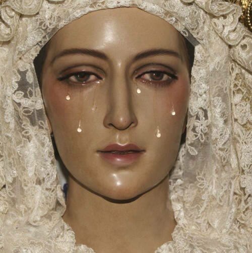 哭泣的圣母玛格丽娜图片